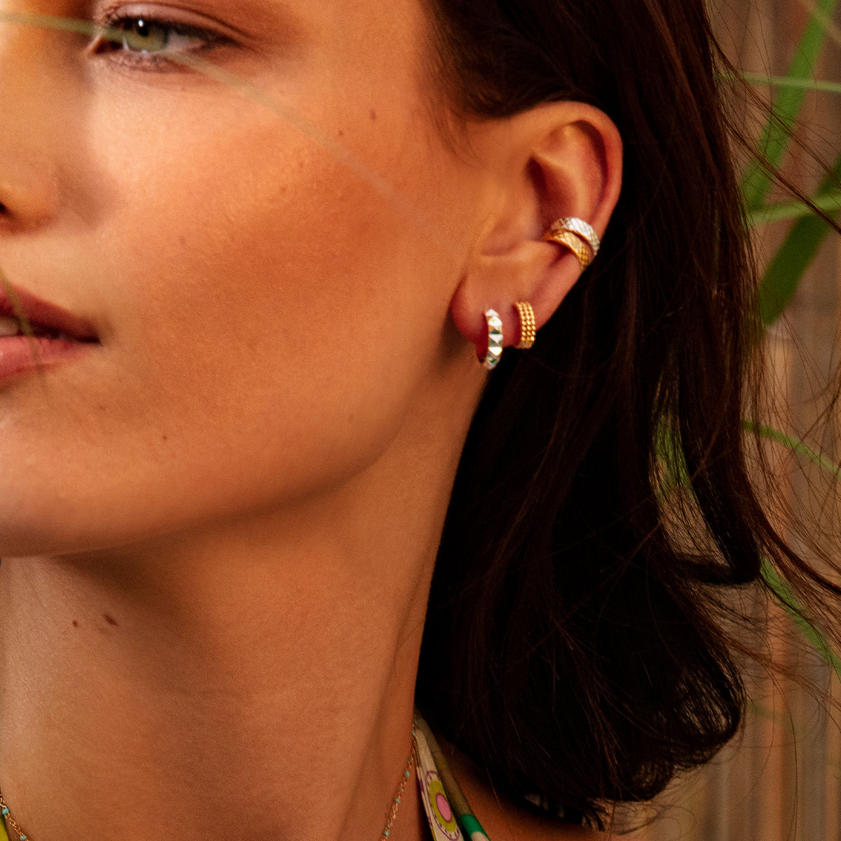 Ear Cuff Ethno No.4 versilbert - Trägeransicht