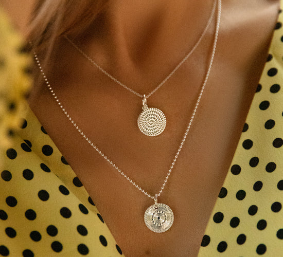 Halskette Klassisch mit Münzanhänger- Boho I silber - Trägeransicht