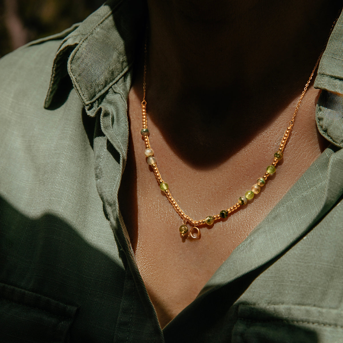 Halskette Planets 41 cm mit Edelsteinen, vergoldet - Detailansicht