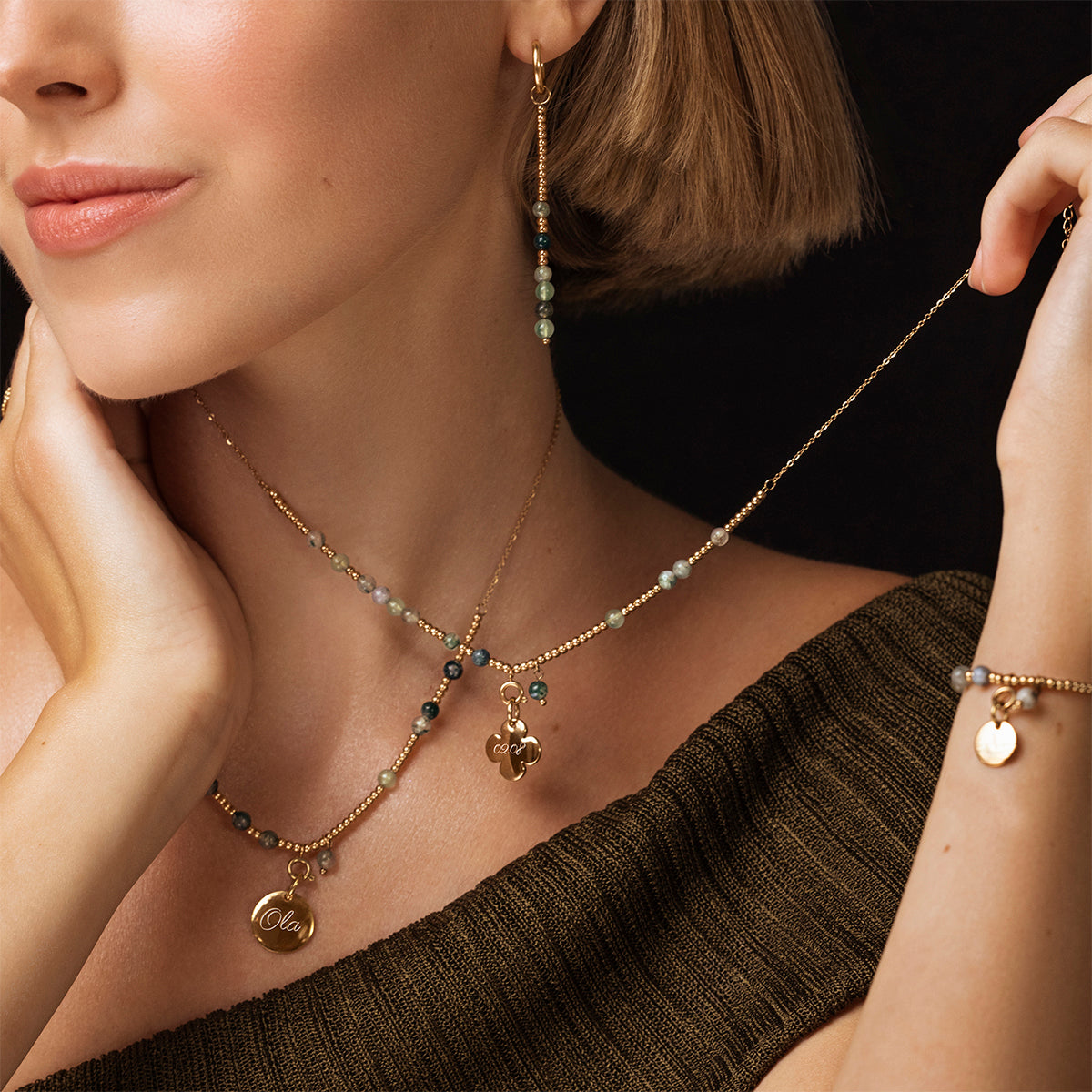 Ohrringe Mini Kreolen mit Anhänger Planets 6 cm, vergoldet - Detailansicht