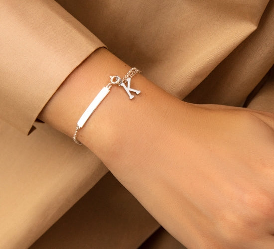 Armband mit Scheibe und Buchstaben K silber - Detailansicht