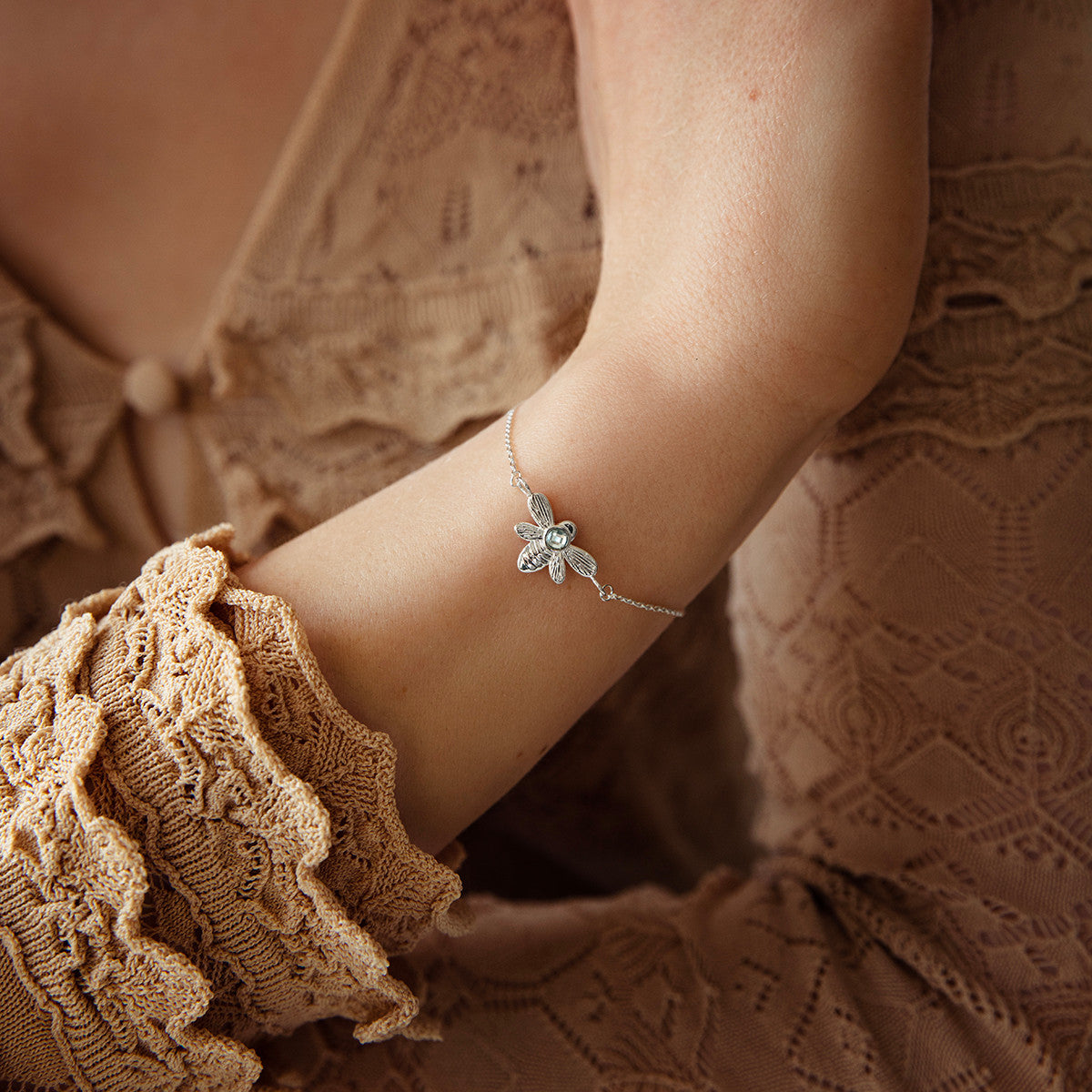 Armband Honey mini versilbert Tragebild