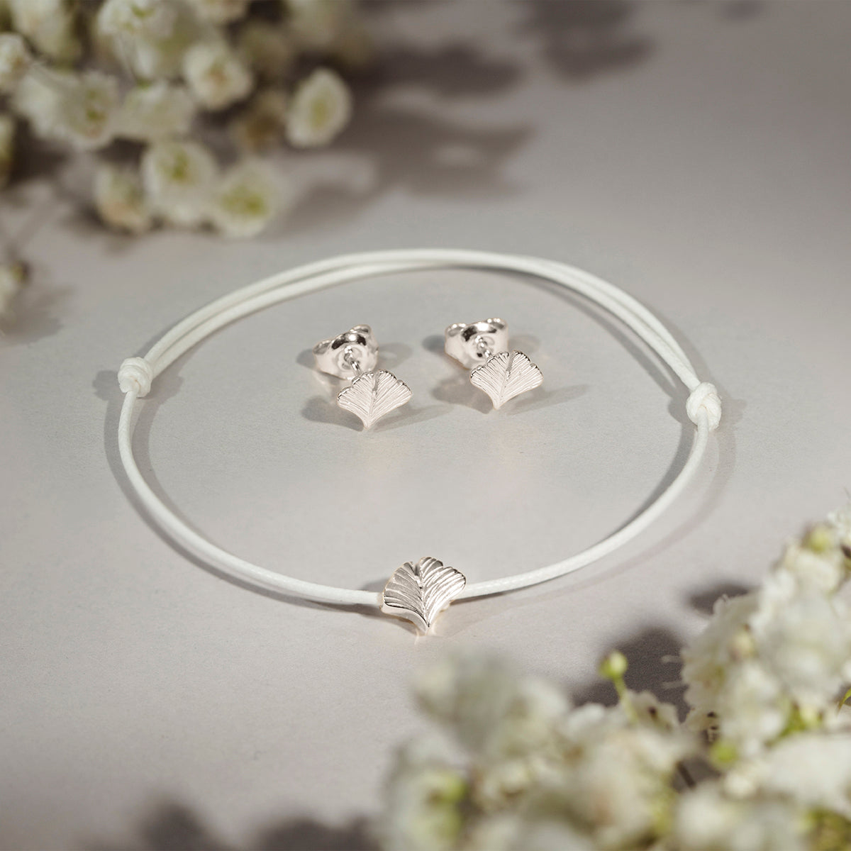 Schnurarmband weiß mit Etincelle Ginkgo 925 Sterlingsilber - Detailansicht
