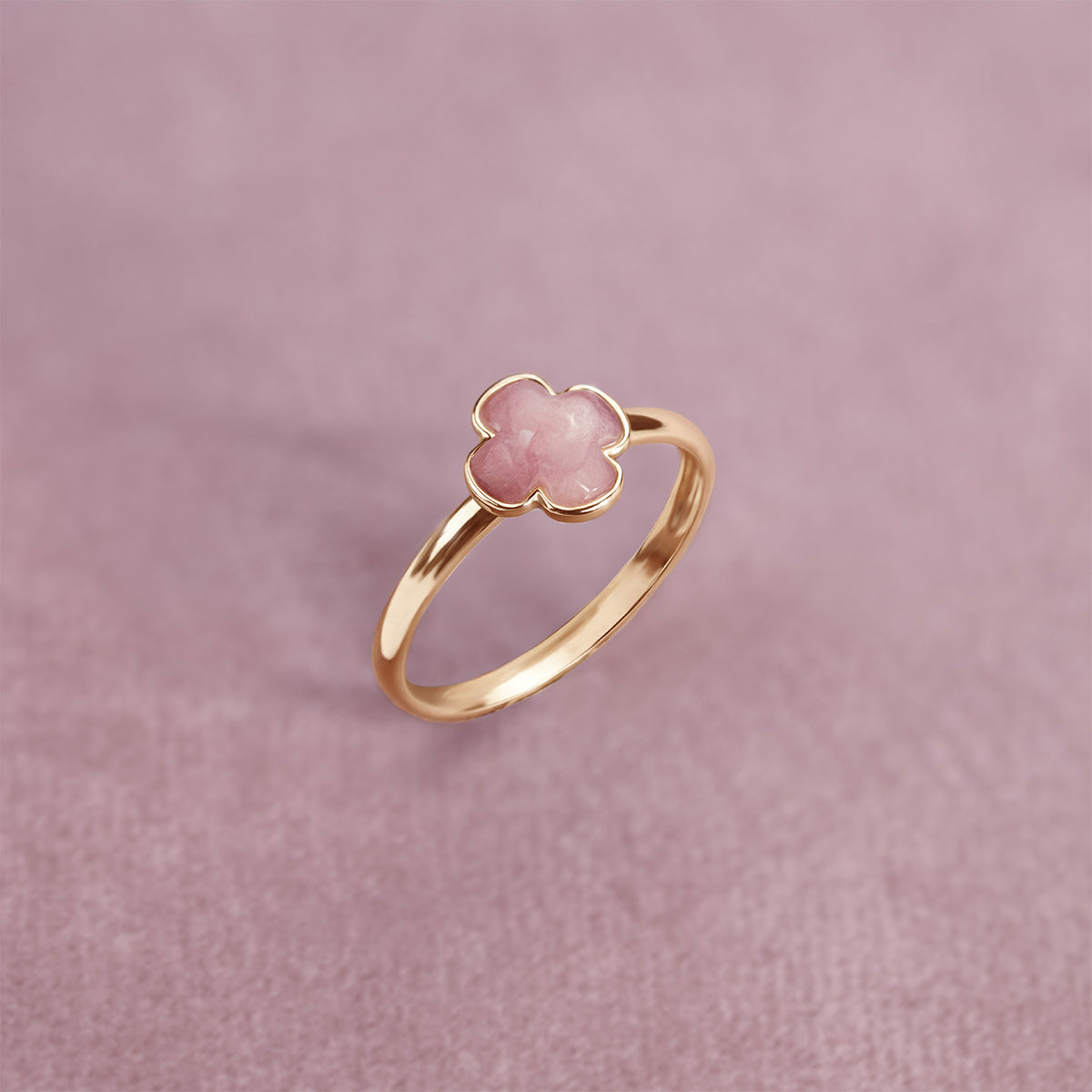 Ring mit rosa Opal Kleeblatt in 585er Gelbgold Fassung - Vorderansicht