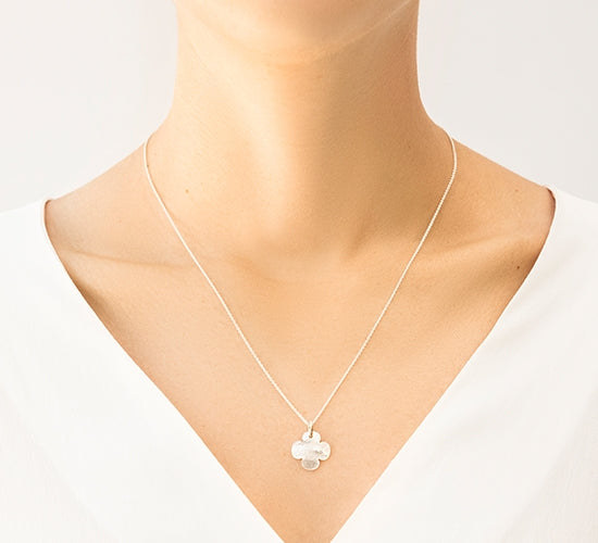 Halskette Klassisch mit 1,5 cm runden Kleeblatt aus Perlmutt silber - Detailansicht