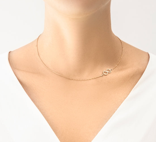 Halskette Unendlichkeitszeichen vergoldet - Trägeransicht