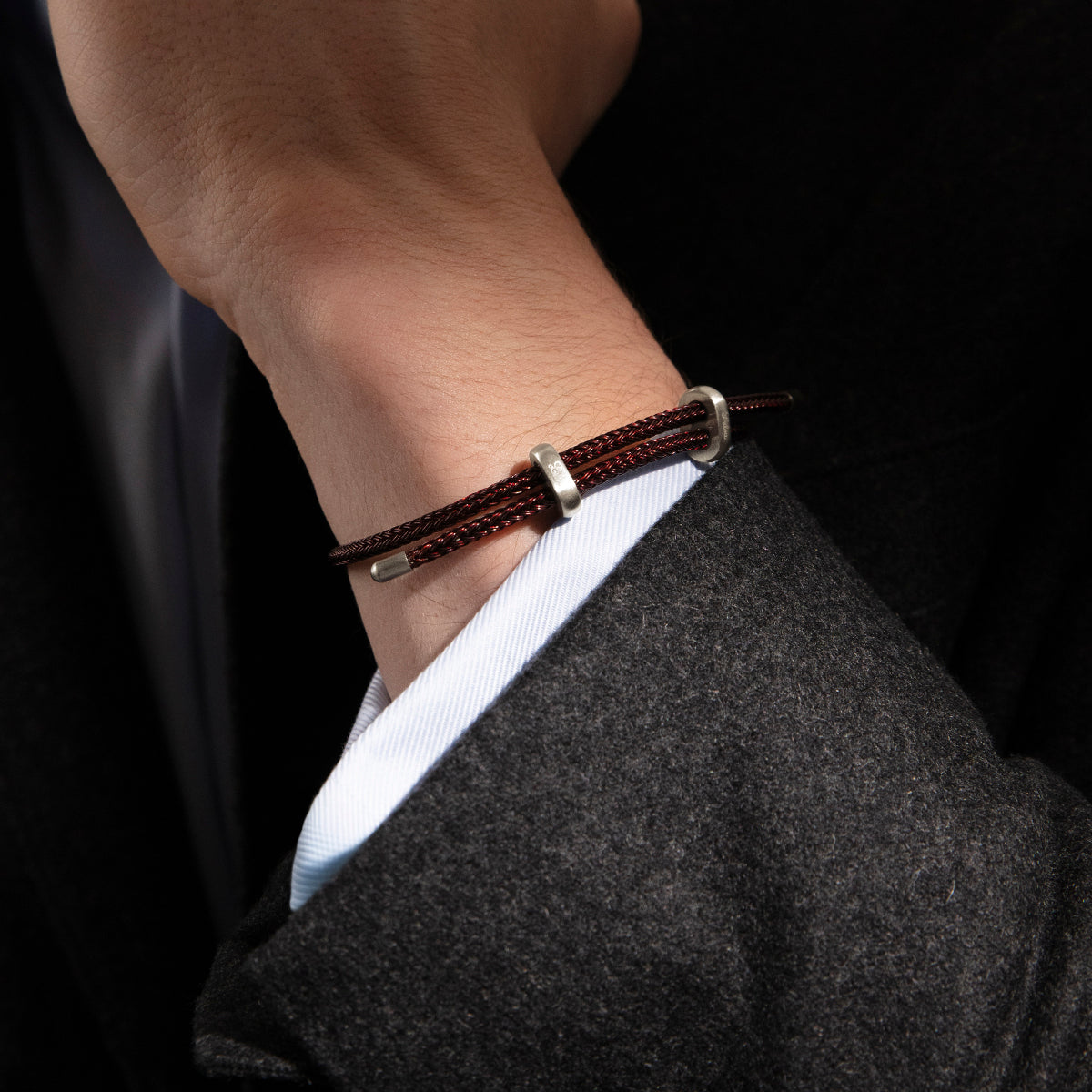 Herrenarmband Liana in brauner Farbe aus Stahl - Detailansicht
