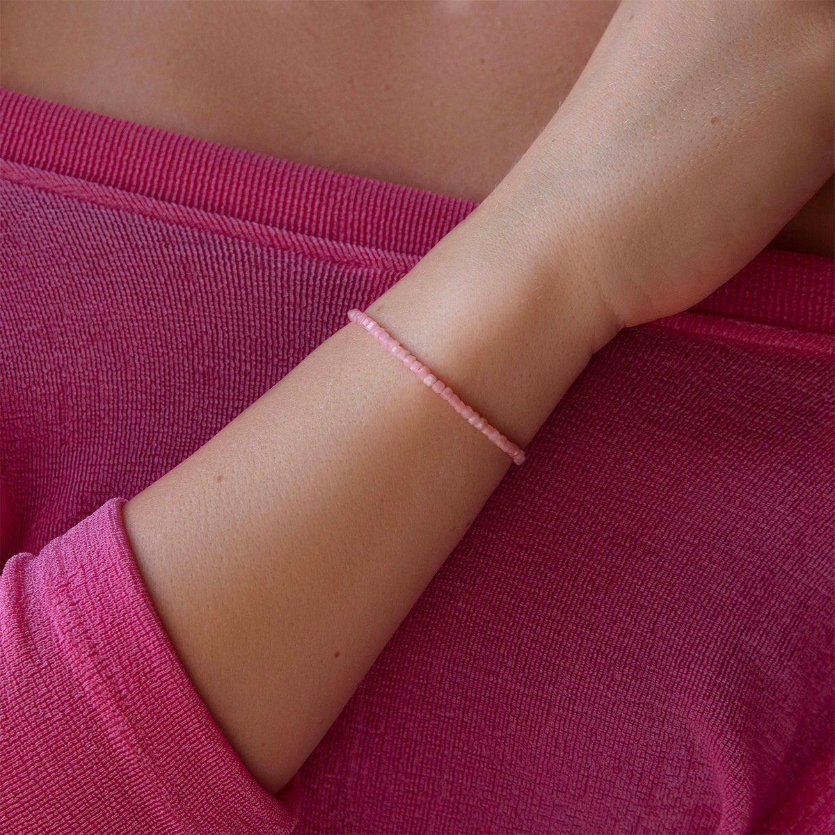 Armband aus rosa Opal Steinen, versilbert - Detailansicht