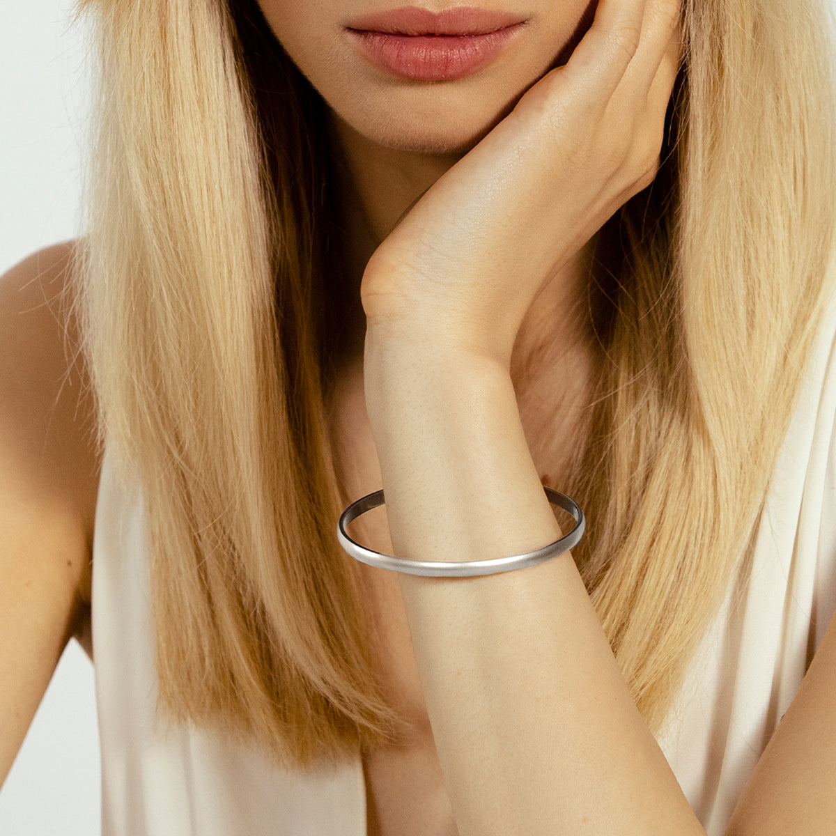 Ethno Armreif No.1 versilbert - Weitere Detailansicht