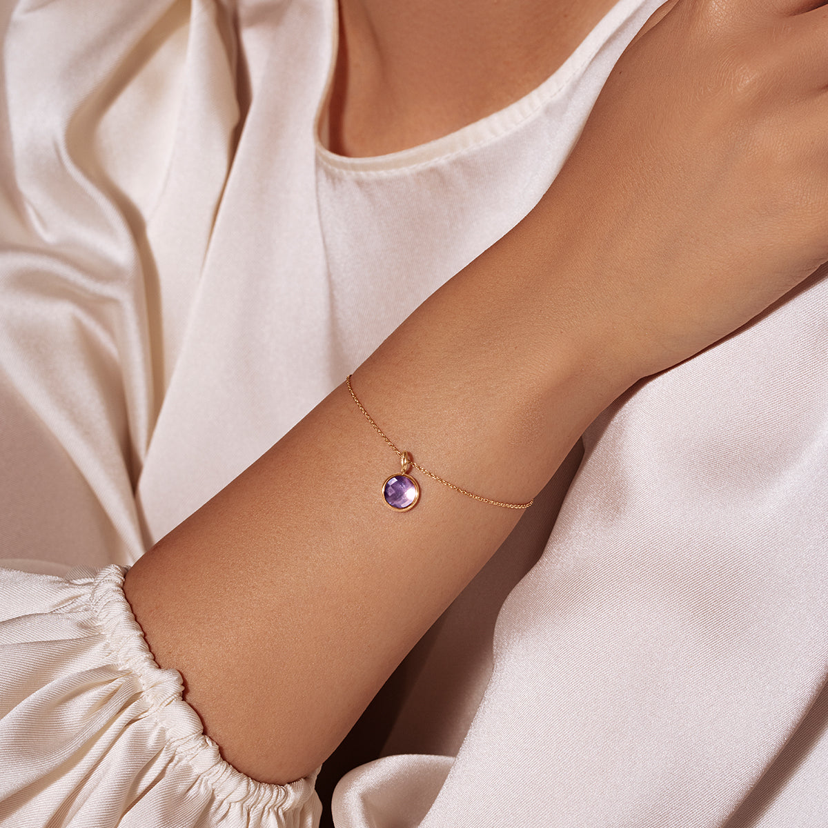 Armband Klassisch mit violettem Quarz vergoldet - Detailansicht