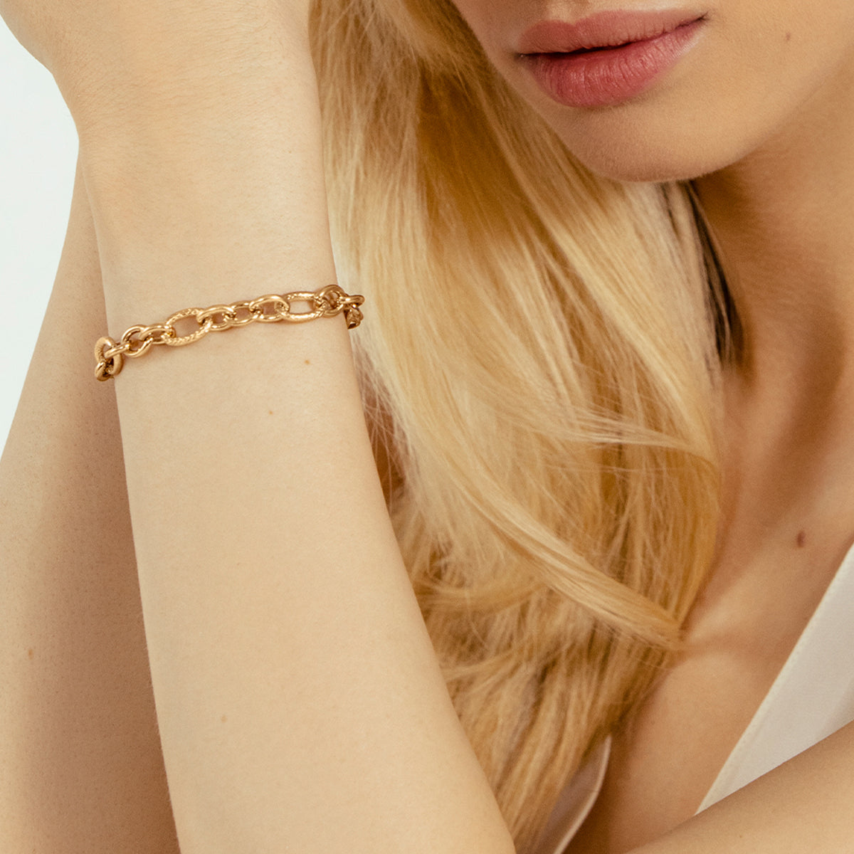 Armband no.3 vergoldet - Trägeransicht
