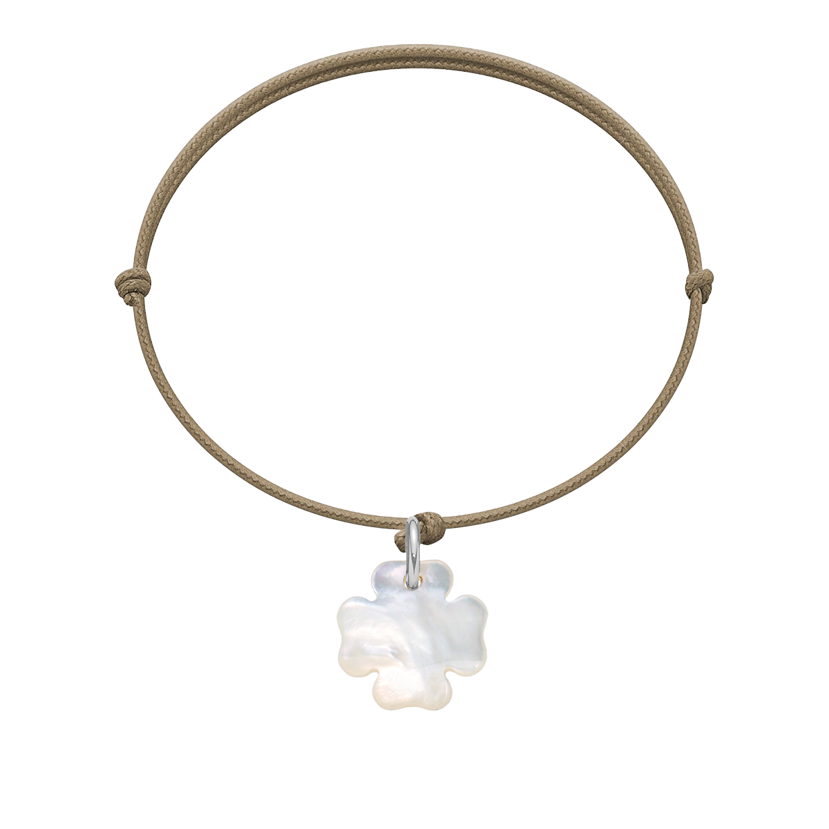 Armband mit Klee der Perlenmasse auf einer dünnen Schnur in leichter Cappuccino - Vorderansicht