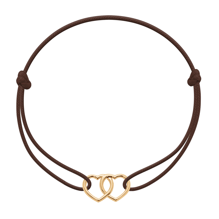 Armband mit vergoldeten verbundenen Herzen auf dünnem schokoladenbraunem Band