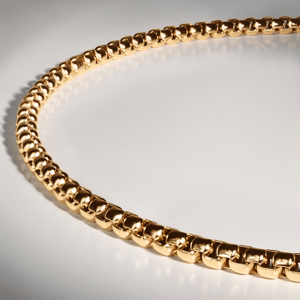 Halskette Cube 40 cm mit Kleeblatt 1,5 cm, vergoldet - Trägeransicht