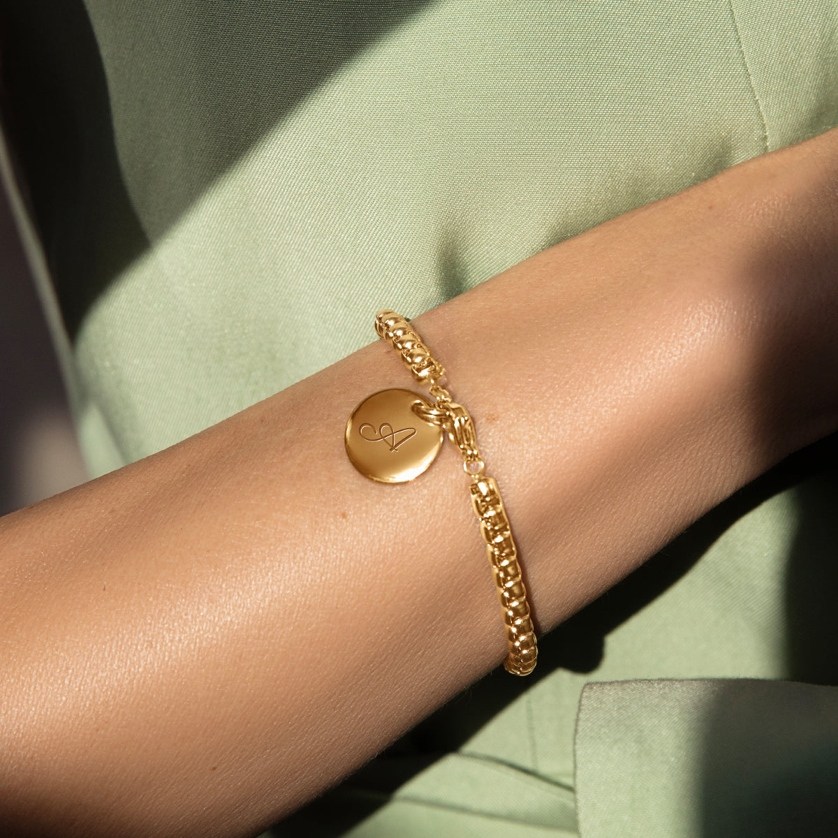 Armband Cube mit Medaillon 1 cm, vergoldet - Detailansicht