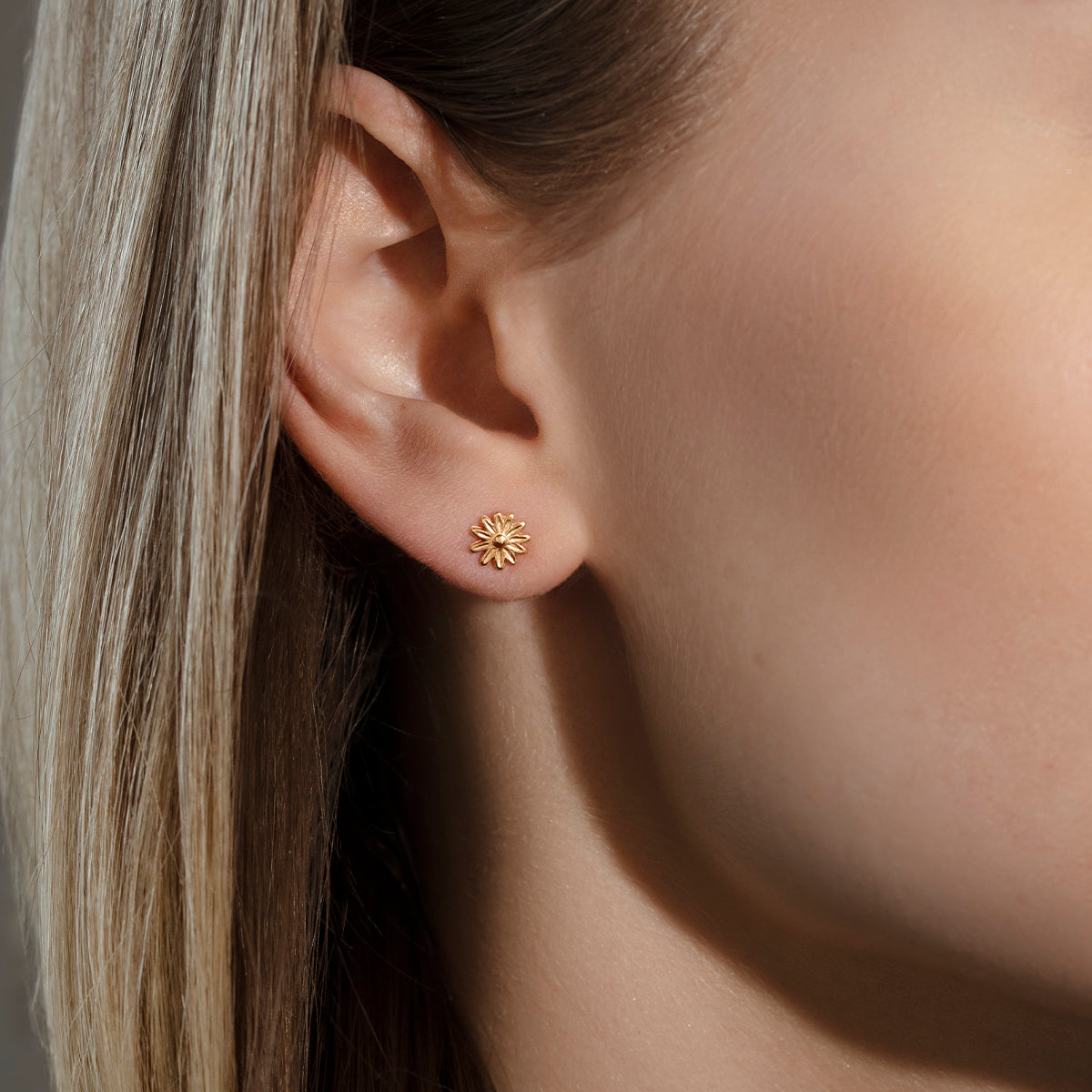 Ohrstecker Etincelle Blüten vergoldet - Detailansicht