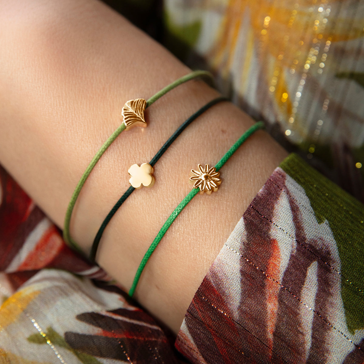 Schnurarmband apfelgrün mit Etincelle Ginkgo vergoldet