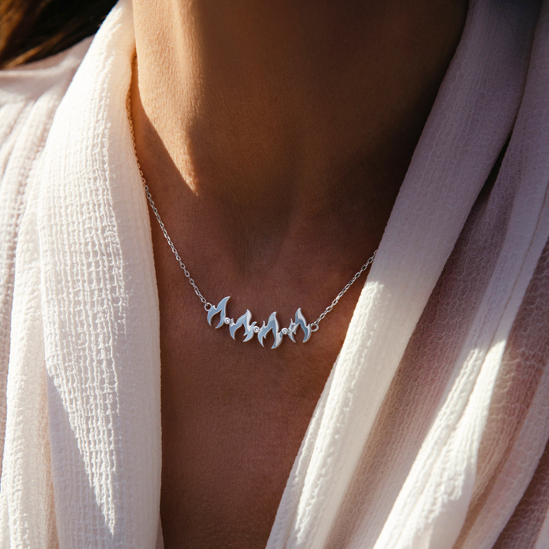 Halskette Flamme versilbert - Detailansicht