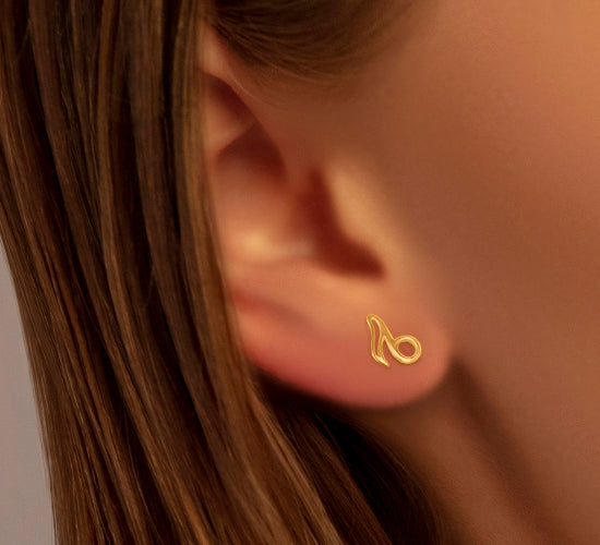 Ohrstecker Achtelnote vergoldet - Trägeransicht