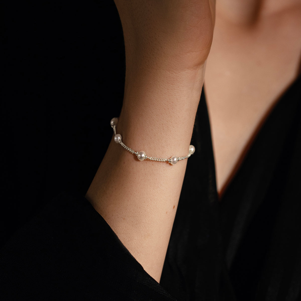 Armband mit Perlen, versilbert - Detailansicht