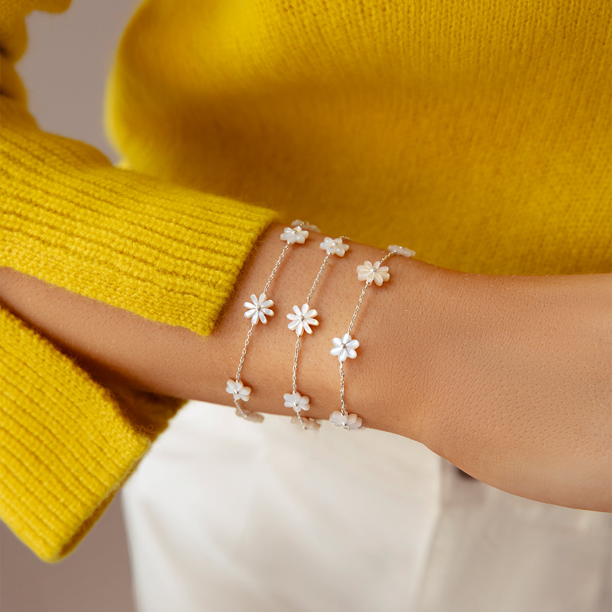 Flowers Armband mit Perlmutt Vergissmeinnicht, versilbert - Detailansicht