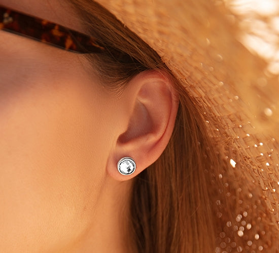 Ohrringe mit weißem Quarz, versilbert - Detailansicht