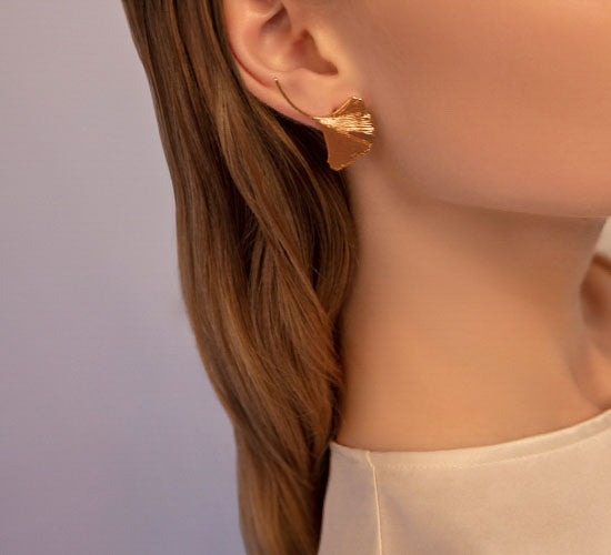 Ohrringe Ginkgo 4 cm, vergoldet - Detailansicht