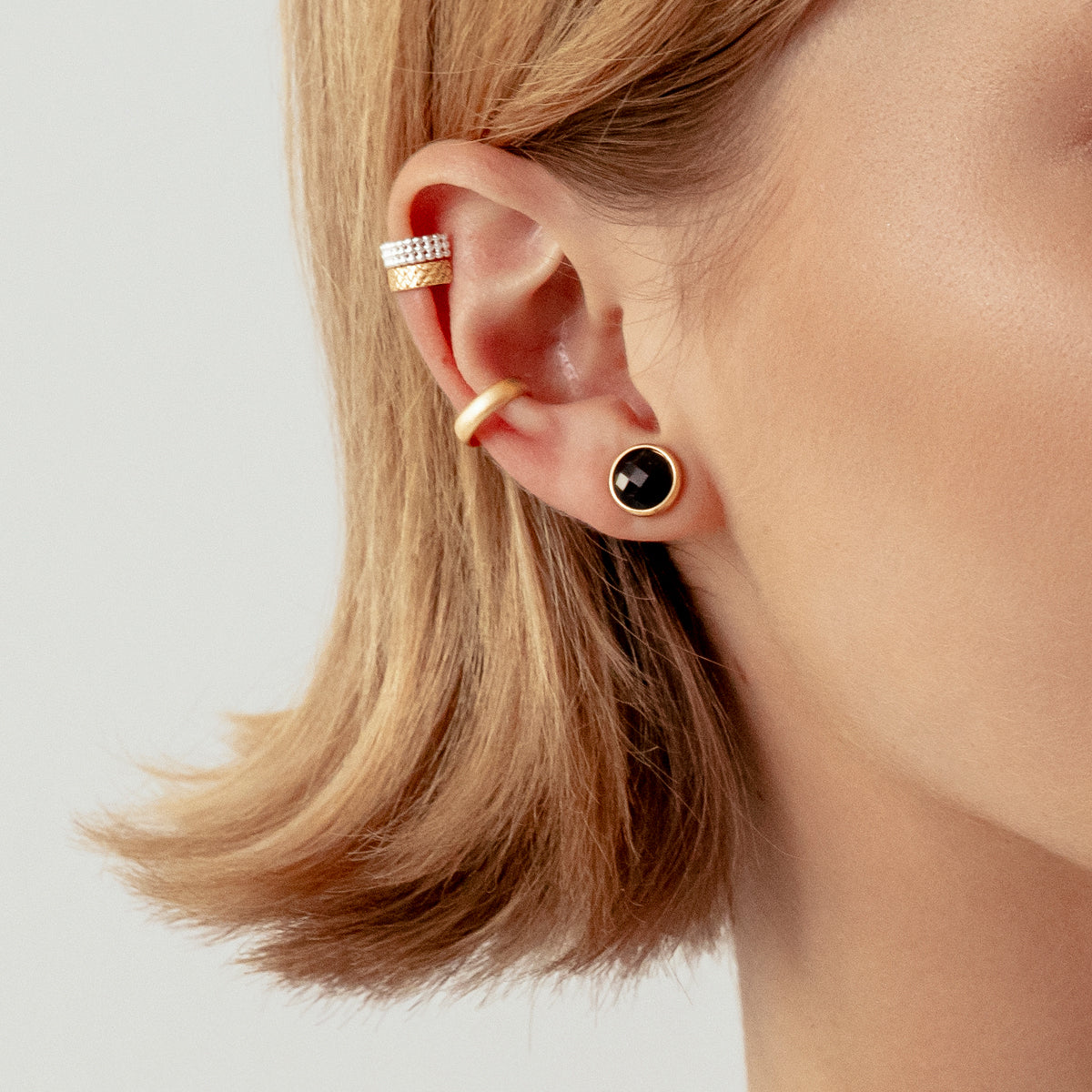 Ohrringe mit schwarzem Quarz vergoldet - Detailansicht