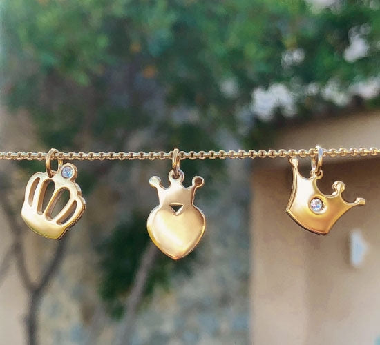 Halskette Klassisch mit vergoldeter Krone mit Zirkonia - Detailansicht