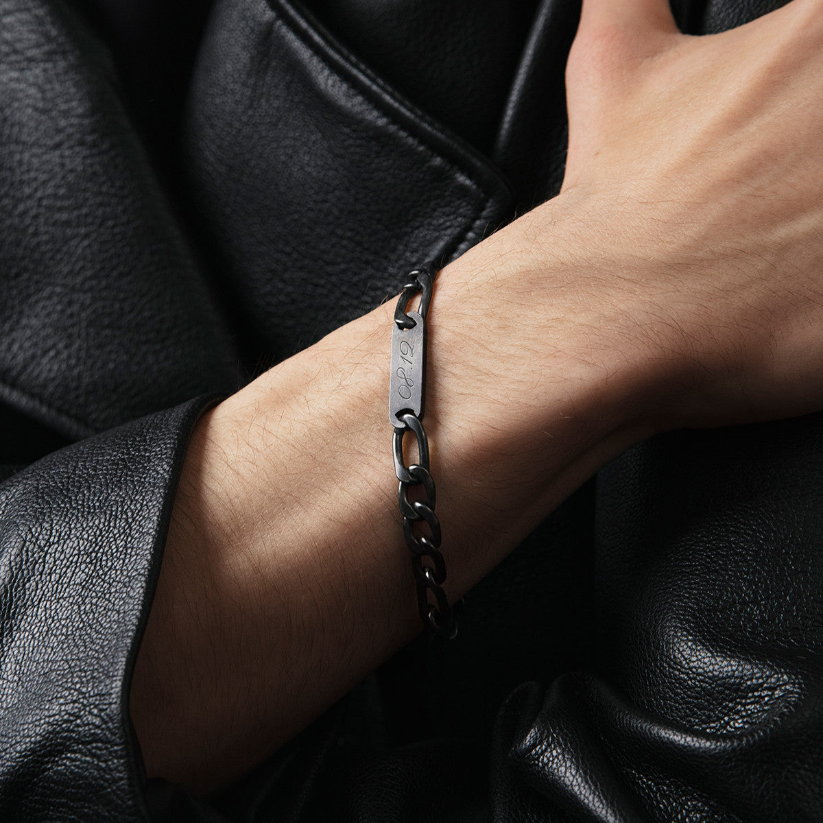 Herrenarmband mit Plättchen aus Edelstahl
