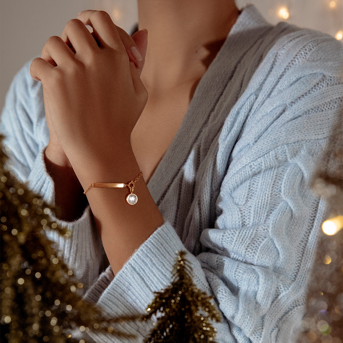 Armband mit Scheibe und weißem Quarz vergoldet - Detailansicht