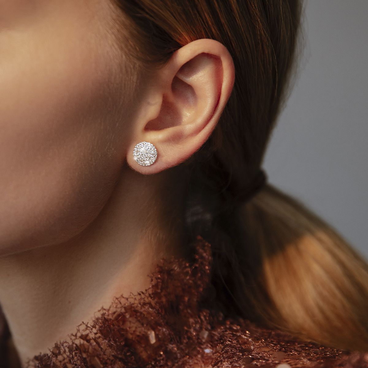 Ohrstecker Medaillon mit weißen Zirkonen, versilbert