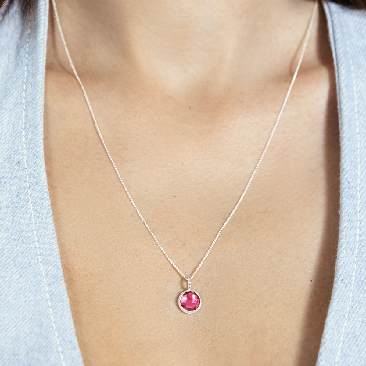 Halskette Klassisch 50 cm mit rosa Quarz-Anhänger silber - Trägeransicht