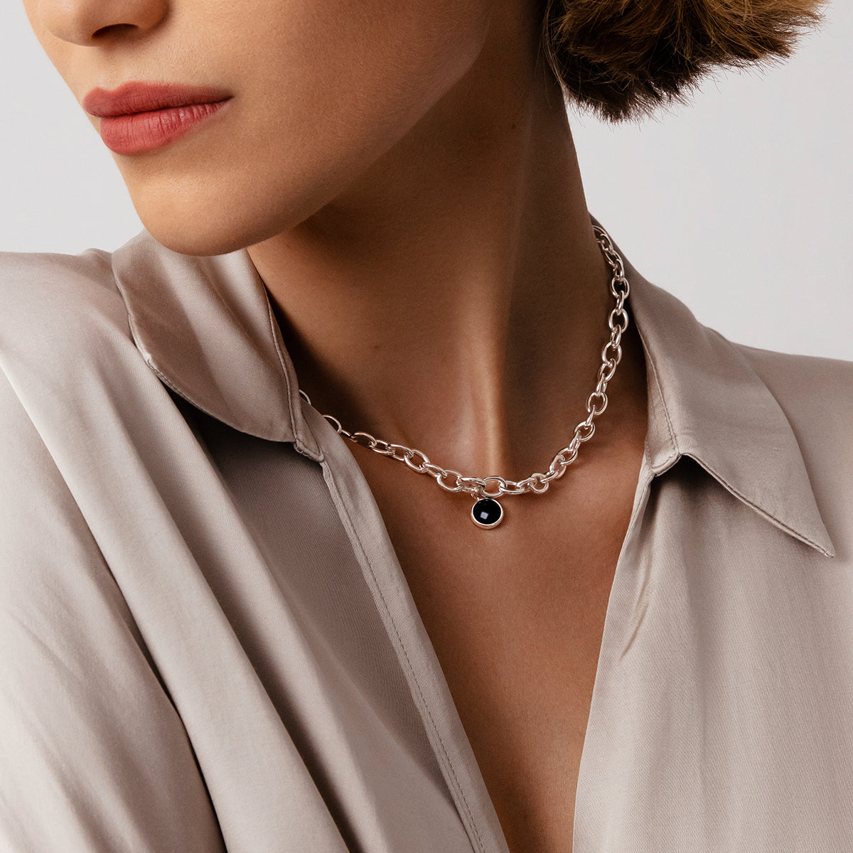 Halskette No.1 40 cm mit schwarzem Quarz-Anhänger versilbert - Detailansicht