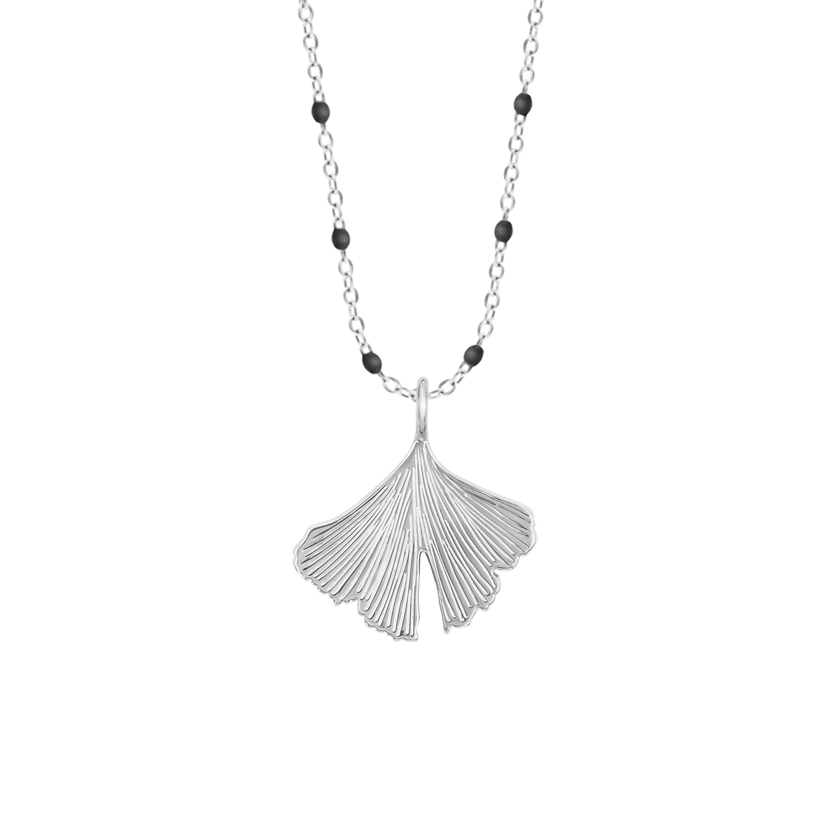 Halskette mit schwarze Emaille und versilbertem Ginkgo-Anhänger - Vorderansicht