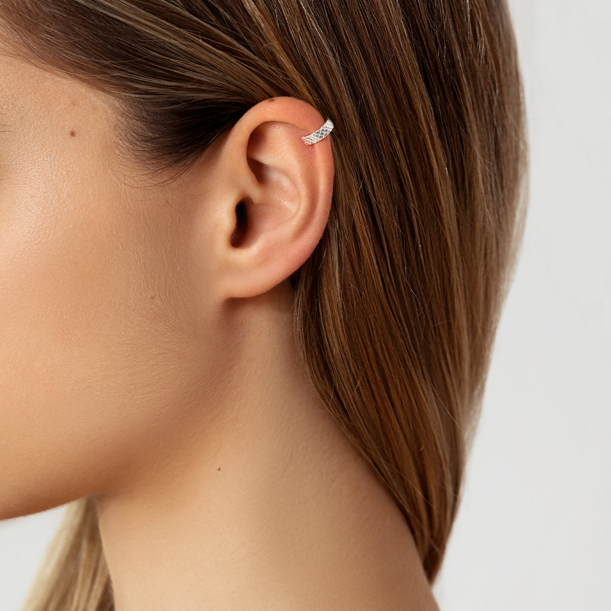 Ear Cuff Ethno No.4 versilbert - Detailansicht