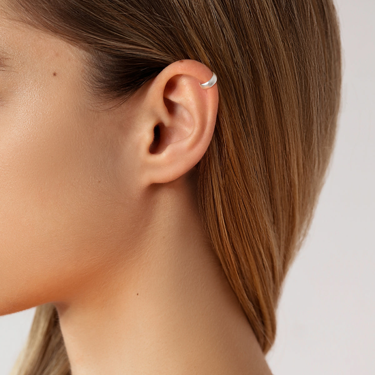 Ear Cuff Ethno No.1 versilbert - Detailansicht