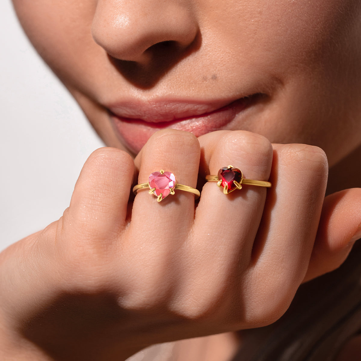 Ring Amour mit Herz aus rosa Kristall, vergoldet - Detailansicht