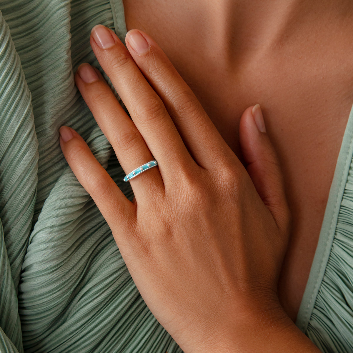 Ring Colors no.1 mit türkisfarbener Emaille versilbert - Detailansicht