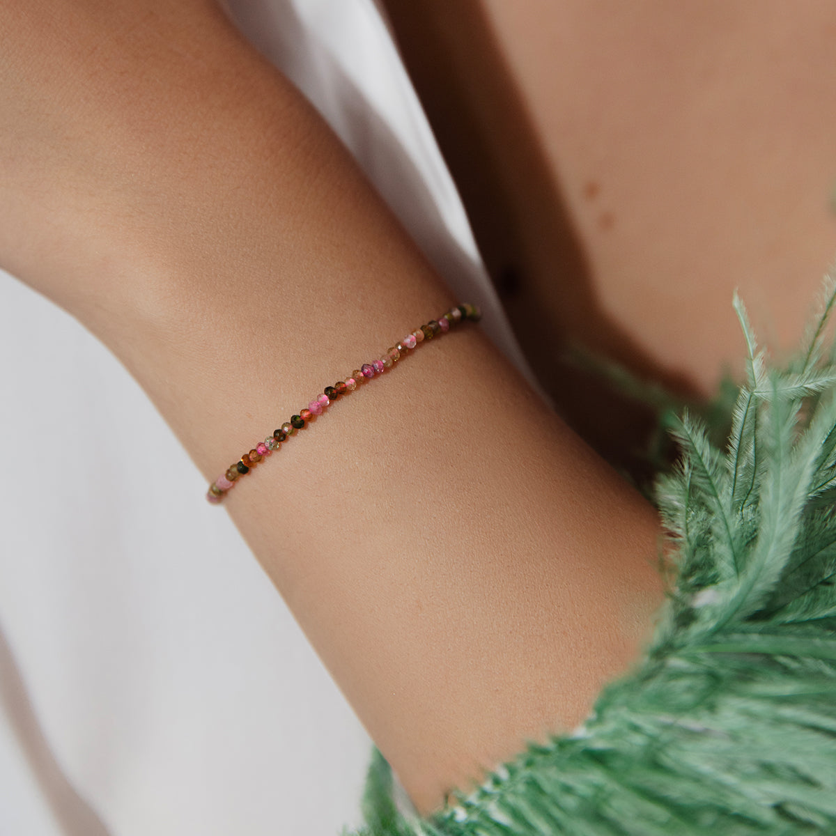 Armband aus Turmalin Steinen, vergoldet - Detailansicht