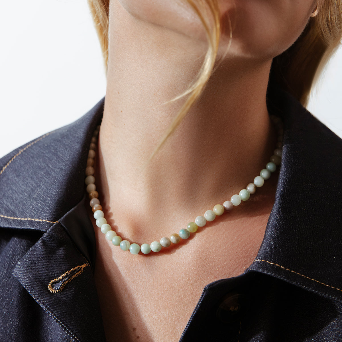 Halskette aus Trolleit Steinen, versilbert - Detailansicht