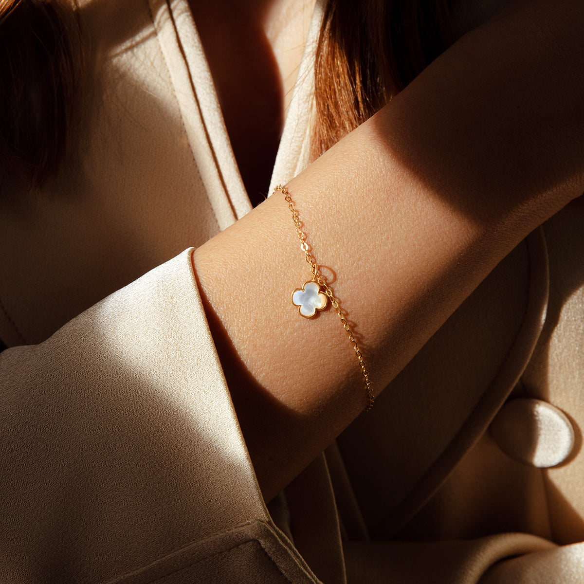 Armband Forzatina mit Perlmutt Kleeblatt 0,8 cm in 585er Gelbgold Fassung - Detailansicht