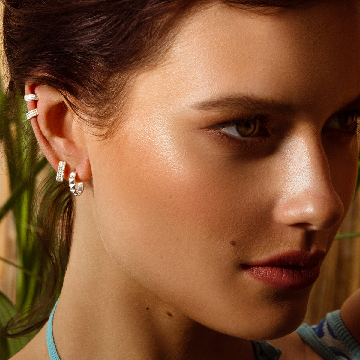 Ear Cuff Ethno No.5 versilbert - Trägeransicht