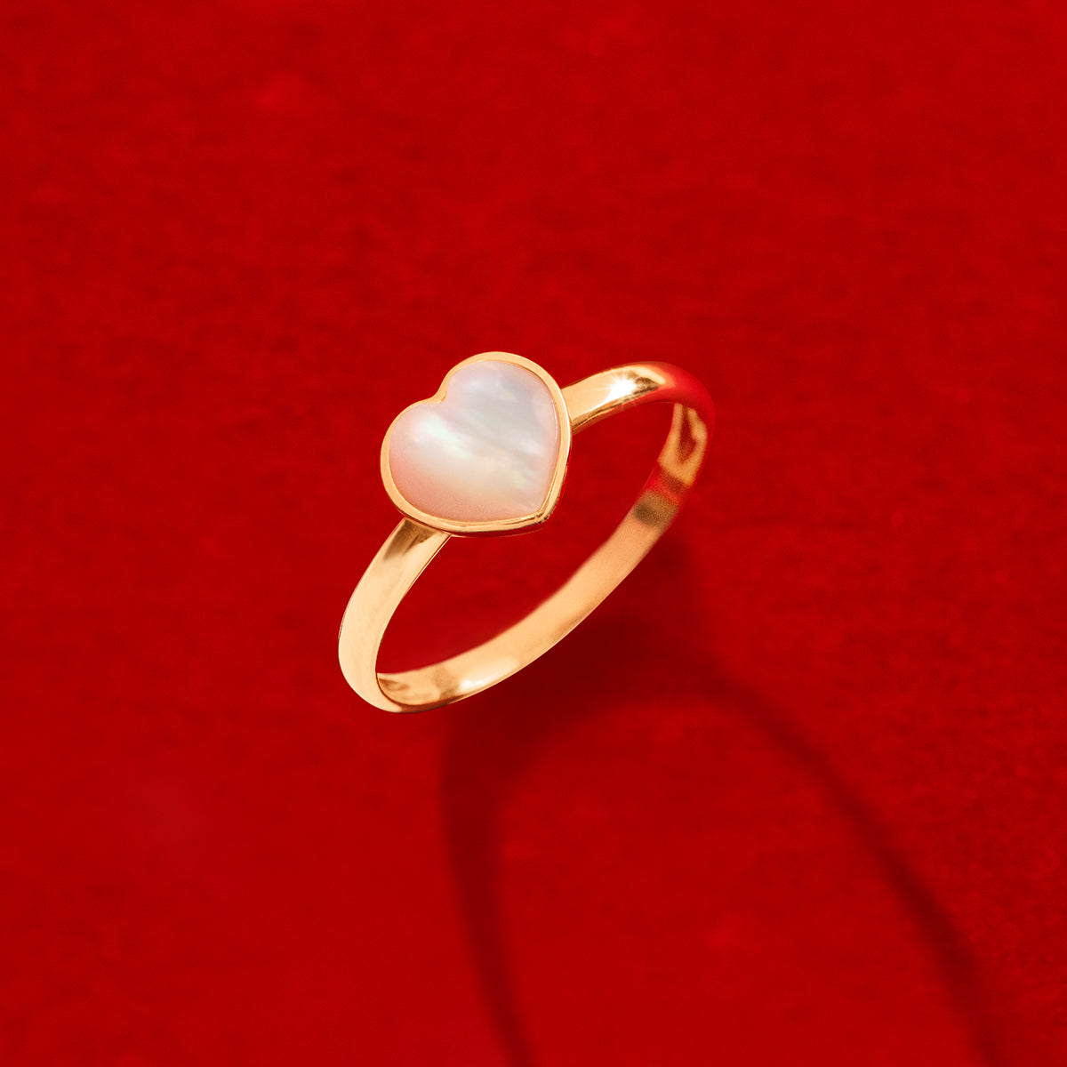 Ring mit Perlmutt Herz in 585er Gelbgold Fassung - Vorderansicht