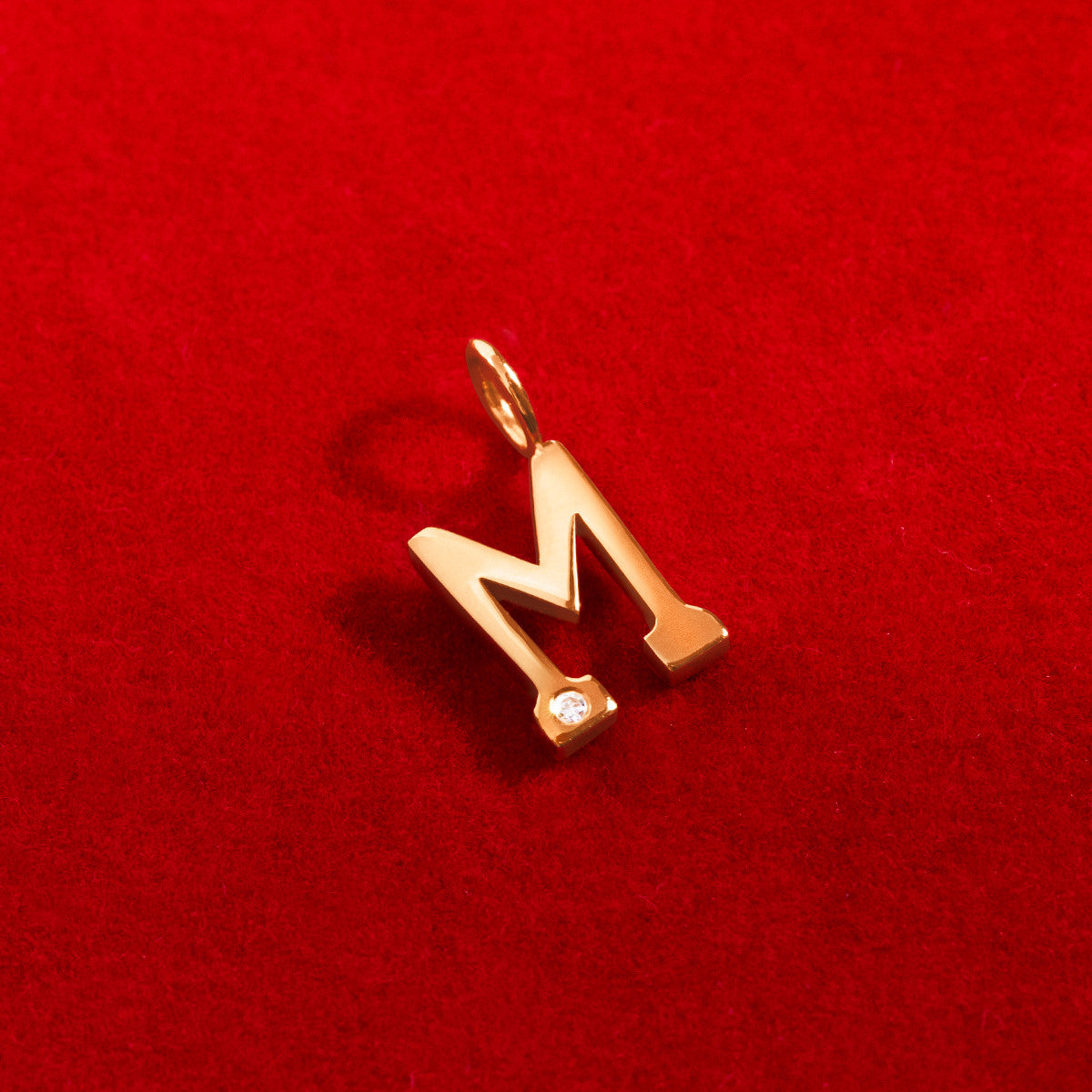 Buchstabe M mit Diamant HI SI 1,2cm 585 Gelbgold - Detailansicht