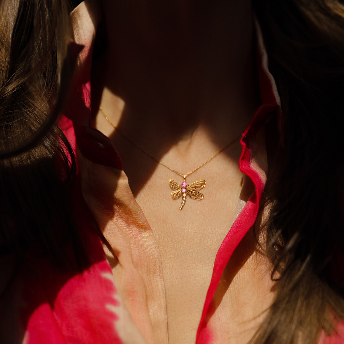Halskette Faden mit Libellen mit rosa Zirknia vergoldet