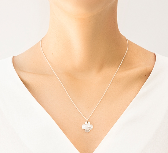 Halskette Klassisch mit 1,5 cm runden Kleeblatt aus Perlmutt silber
