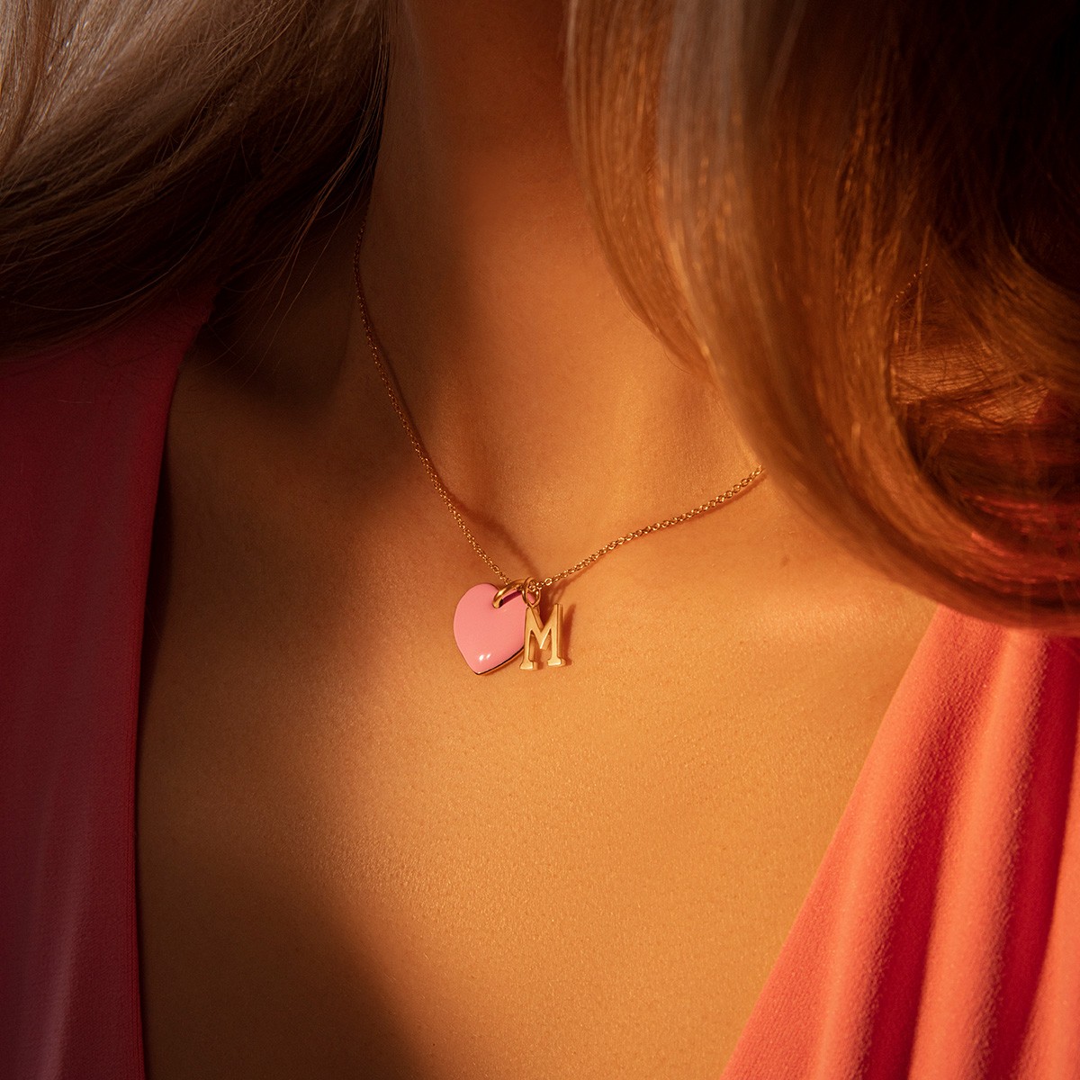 Halskette mit rosafarbenem 1 cm Herz und Buchstaben M vergoldet