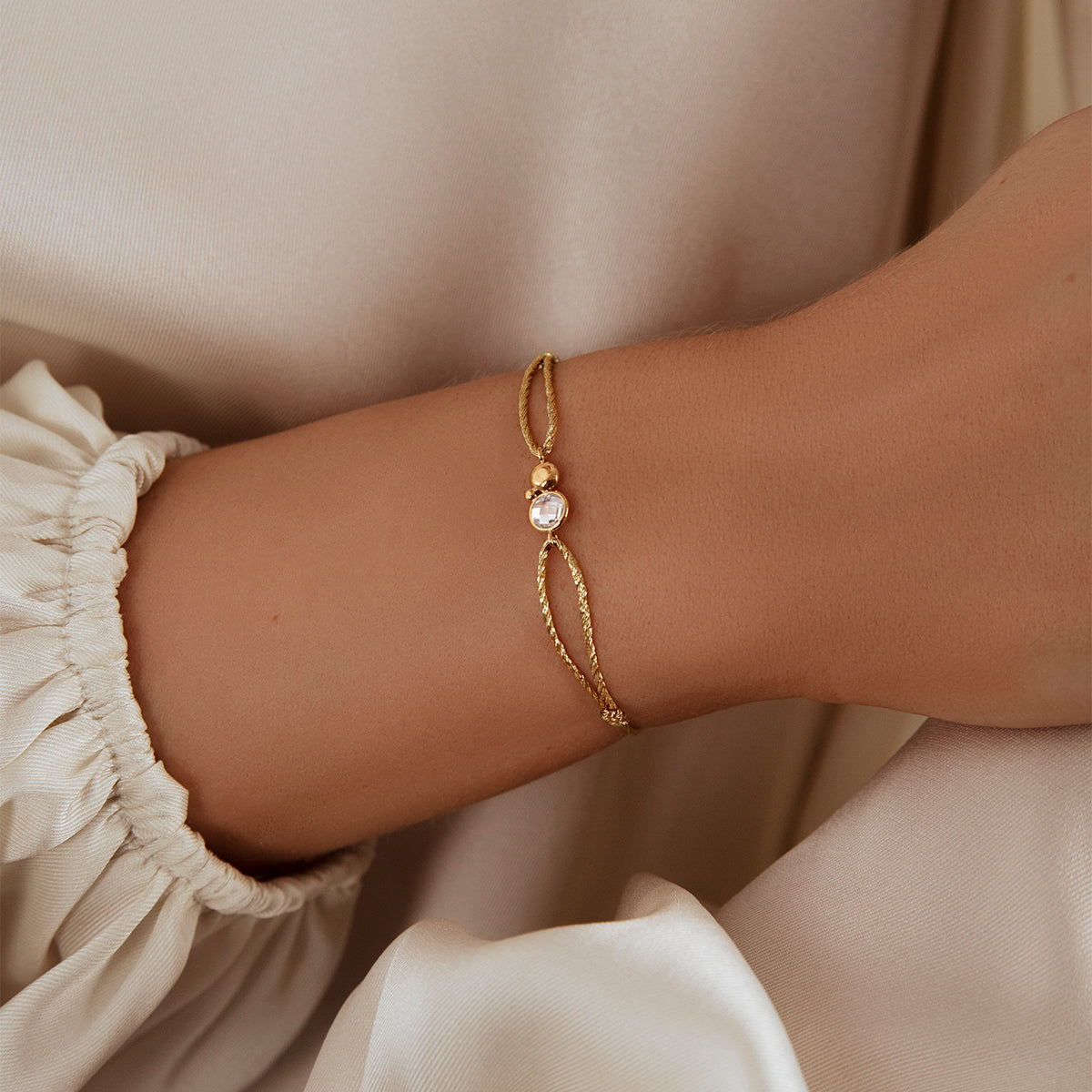 Armband mit Sparkling am goldenem Metalic Band