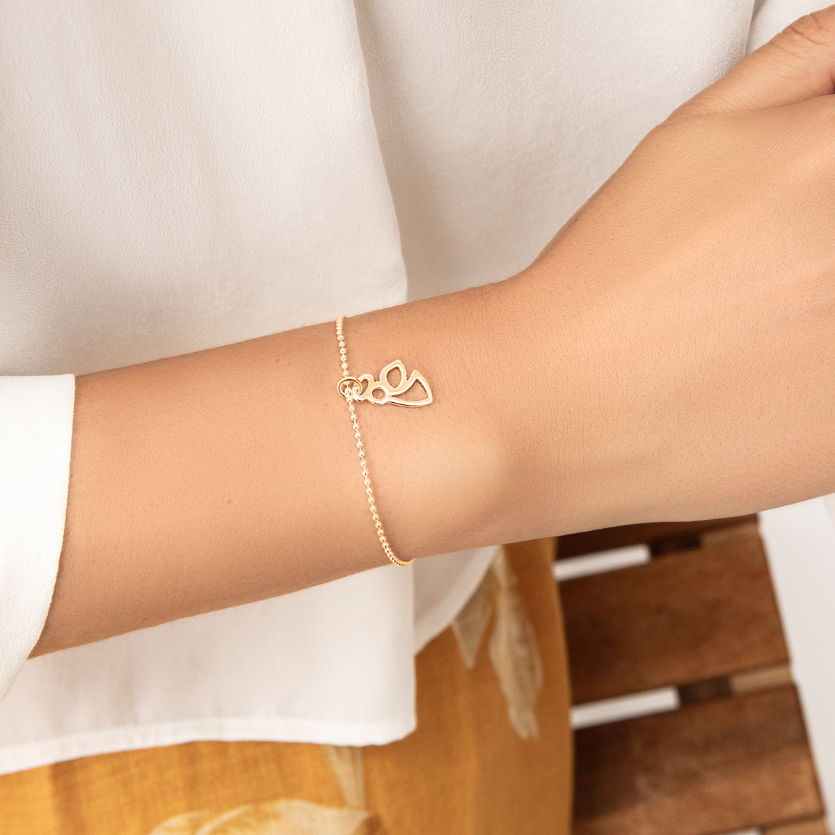 Armband Kügelchen mit offem gearbeiteten Engel vergoldet - Detailansicht